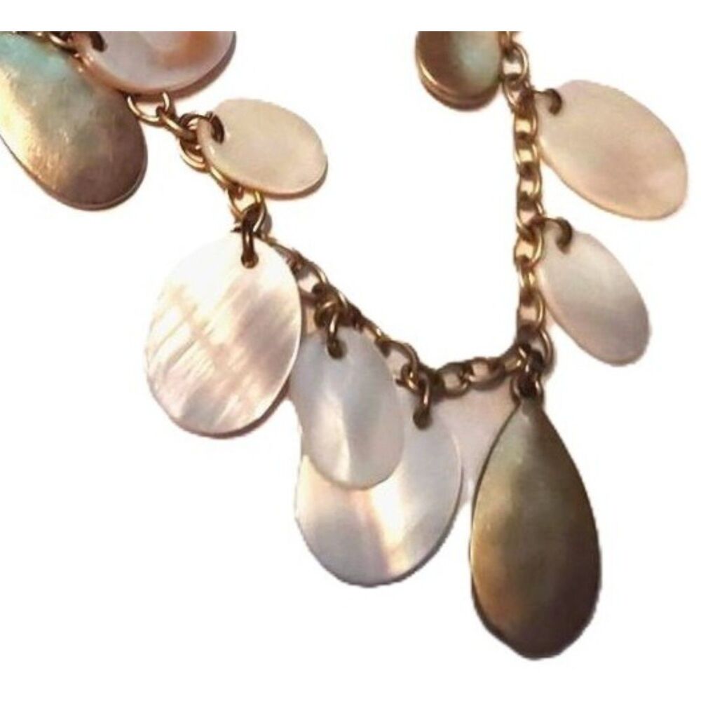 White Shell Short Necklace - Picture 2 of 2
